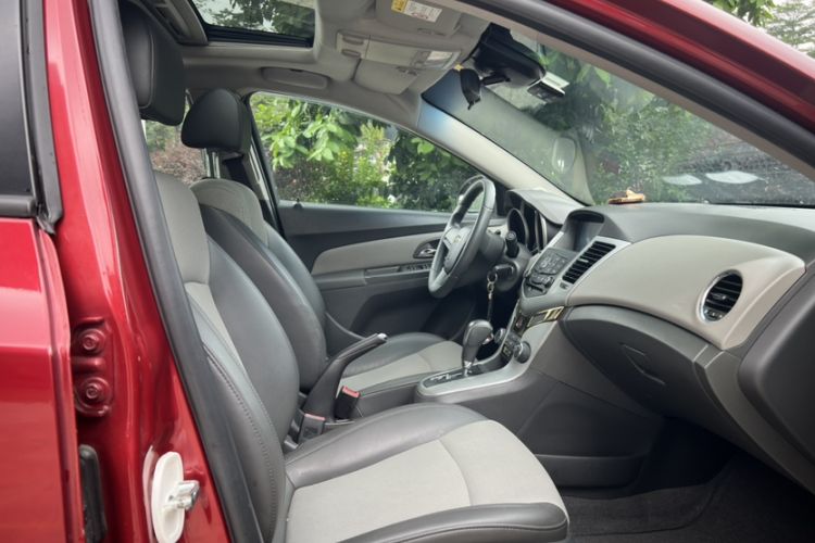 Used Chevrolet Cruze 2013 1.6L SL Grand Edition Automatic Interior 5