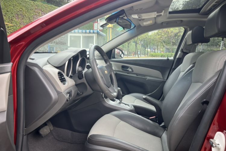 Used Chevrolet Cruze 2013 1.6L SL Grand Edition Automatic Interior 7