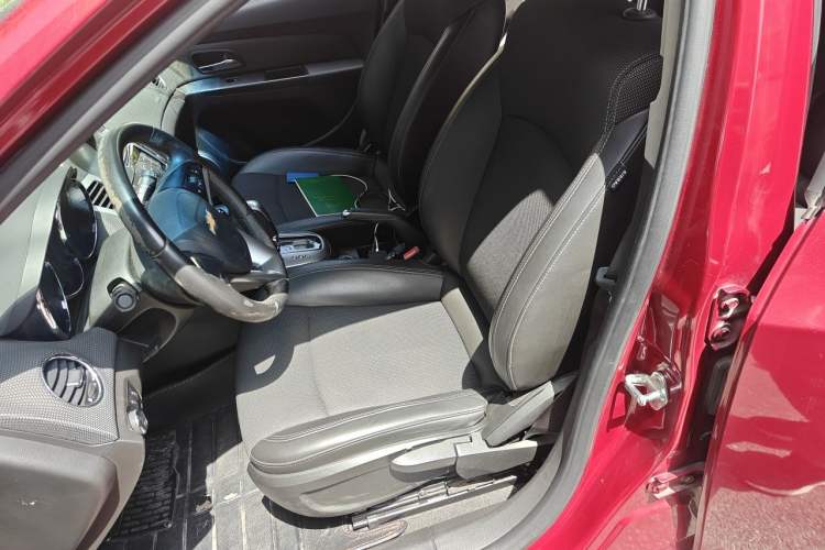 Used Chevrolet Cruze 2013 Hatchback 1.6T Automatic Flagship Model Left Front Seat