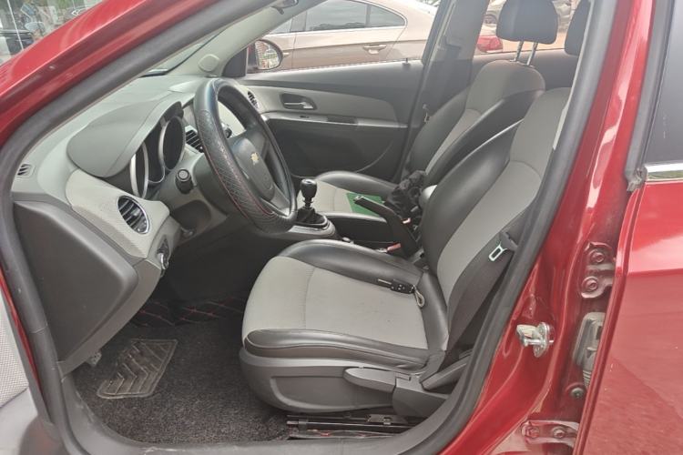 Used Chevrolet Cruze 2013 1.6L SE MT Left Front Seat