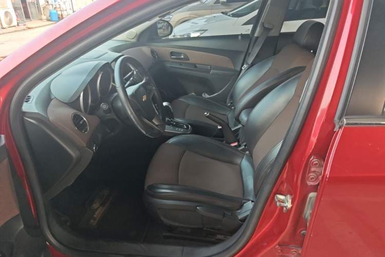 Used Chevrolet Cruze 2013 Hatchback 1.6L Automatic Luxury Model Left Front Seat