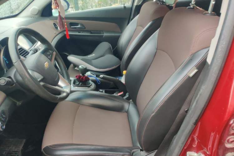 Used Chevrolet Cruze 2013 Hatchback 1.6L Manual Luxury Model Left Front Seat