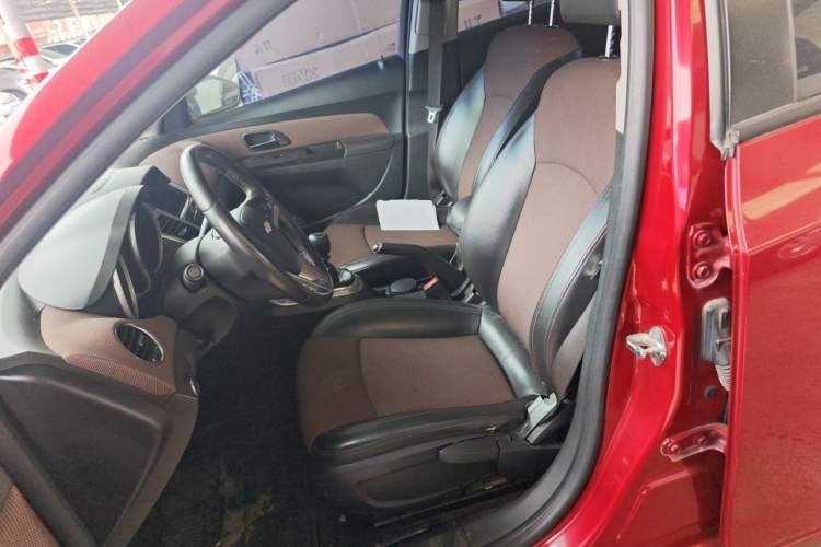 Used Chevrolet Cruze 2013 Hatchback 1.6L Manual Luxury Model Left Front Seat