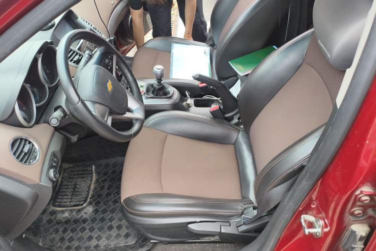 Used Chevrolet Cruze 2013 Hatchback 1.6L Manual Luxury Model Left Front Seat