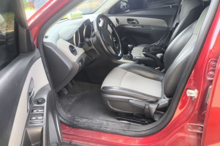 Used Chevrolet Cruze 2013 1.6L SE MT Left Front Seat