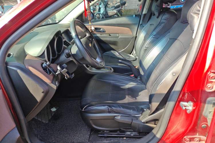 Used Chevrolet Cruze 2013 Hatchback 1.6L Automatic Luxury Model Left Front Seat