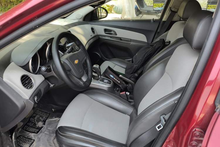 Used Chevrolet Cruze 2013 1.8L SE AT Left Front Seat