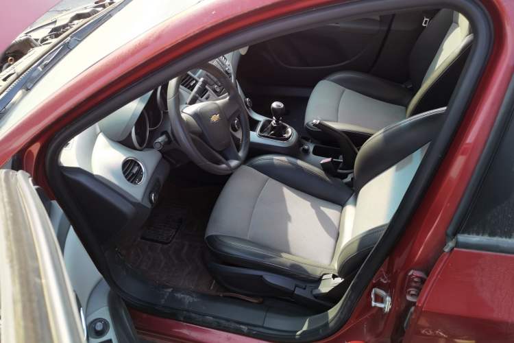 Used Chevrolet Cruze 2013 1.6L SL MT Left Front Seat