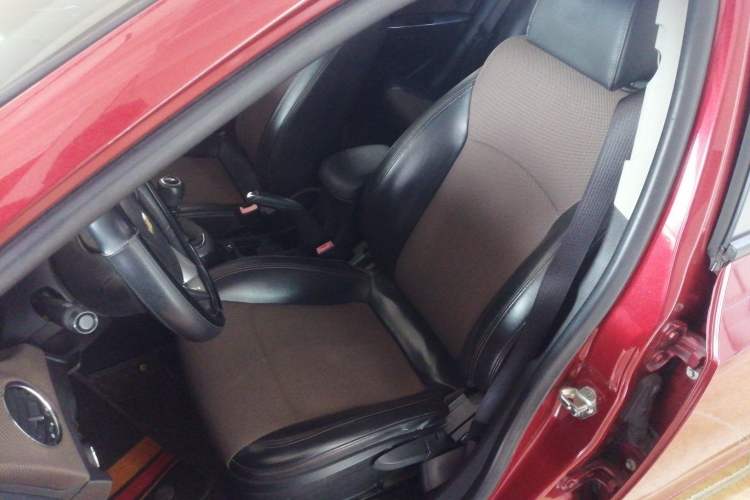 Used Chevrolet Cruze 2013 Hatchback 1.6L Manual Luxury Model Left Front Seat