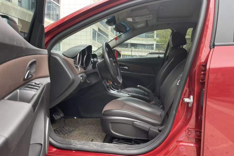 Used Chevrolet Cruze 2013 Hatchback 1.6L Automatic Luxury Model Left Front Seat