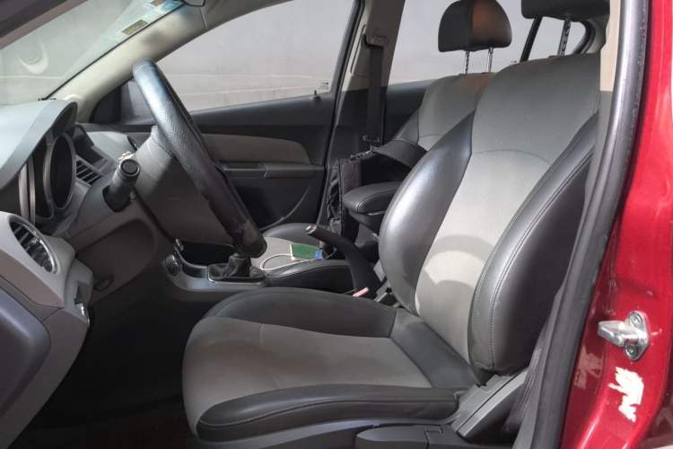 Used Chevrolet Cruze 2013 1.6L SL Sunroof Edition MT Left Front Seat