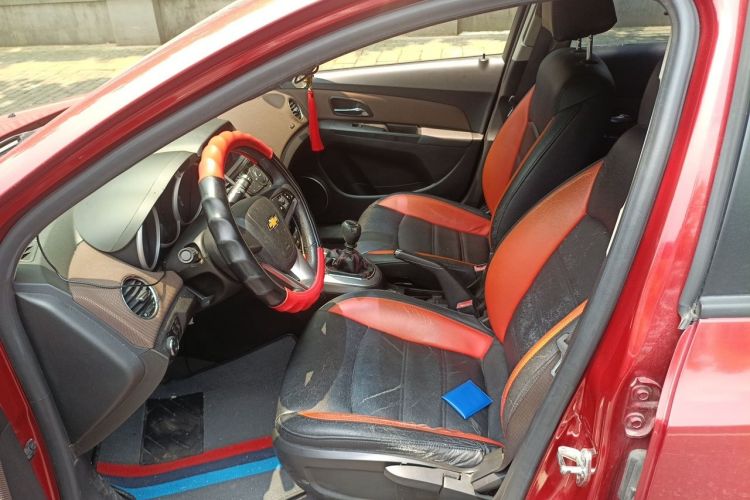 Used Chevrolet Cruze 2013 Hatchback 1.6L Manual Luxury Model Left Front Seat