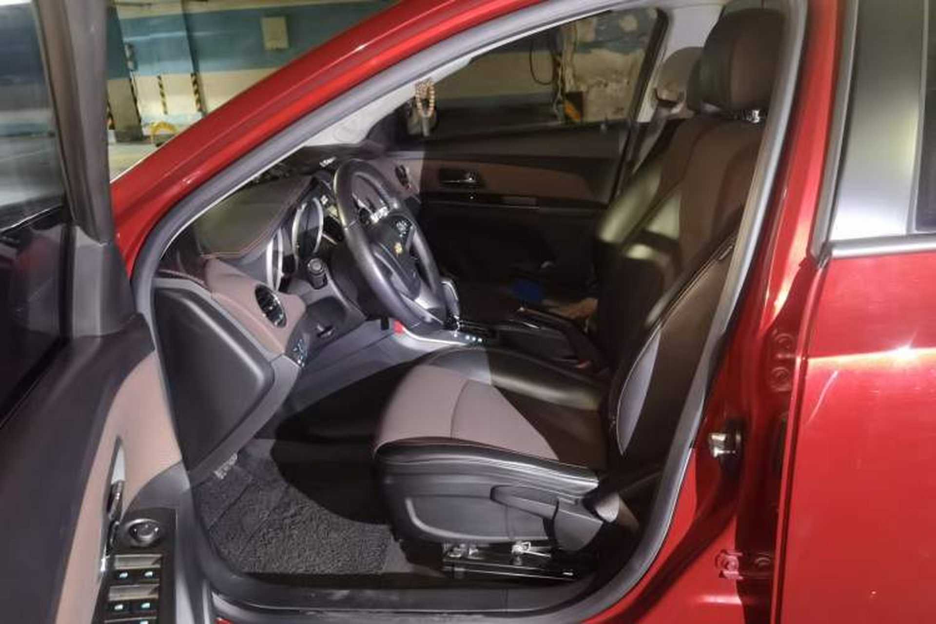 Used Chevrolet Cruze 2013 Hatchback 1.6L Automatic Luxury Model Left Front Seat