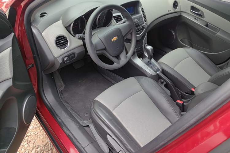 Used Chevrolet Cruze 2013 1.8L SE AT Left Front Seat