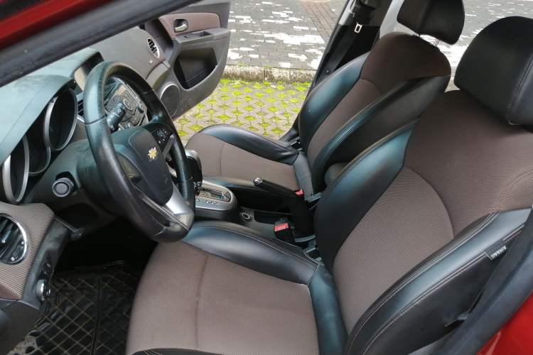 Used Chevrolet Cruze 2013 Hatchback 1.6L Automatic Luxury Model Left Front Seat