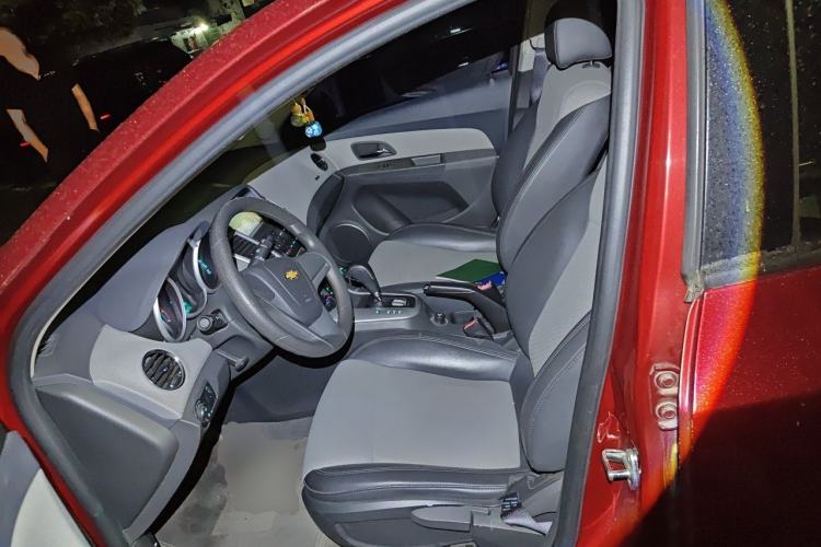 Used Chevrolet Cruze 2013 1.6L SE AT Left Front Seat