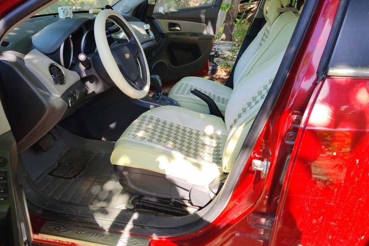 Used Chevrolet Cruze 2013 1.6L SE AT Left Front Seat