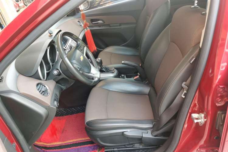 Used Chevrolet Cruze 2013 Hatchback 1.6L Manual Luxury Model Left Front Seat