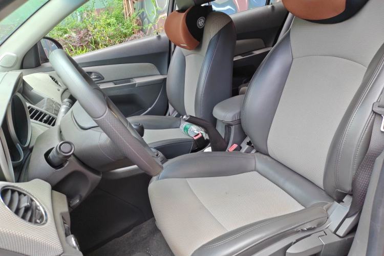 Used Chevrolet Cruze 2013 1.6L SE WTCC Edition MT Left Front Seat