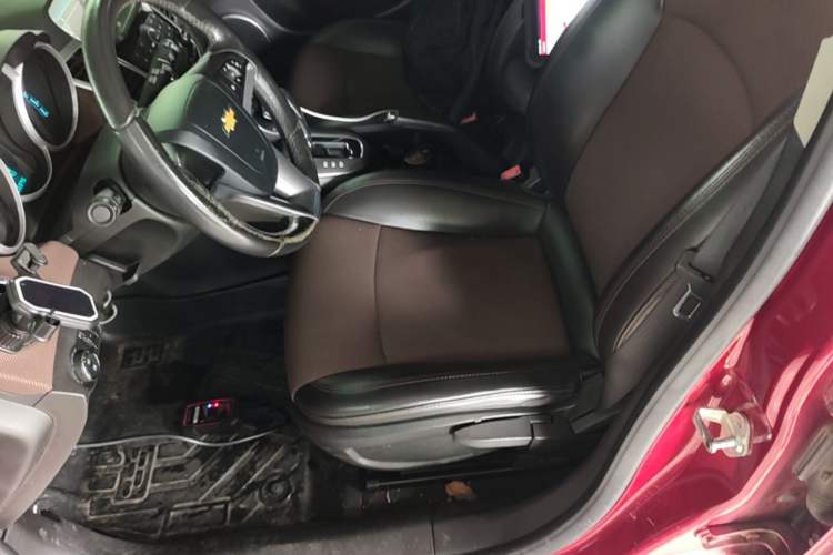 Used Chevrolet Cruze 2013 Hatchback 1.6L Automatic Luxury Model Left Front Seat