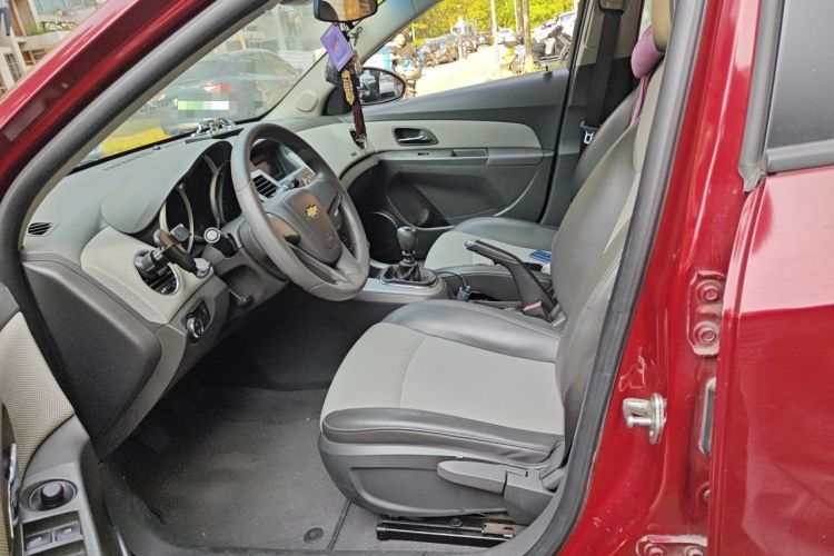 Used Chevrolet Cruze 2013 1.6L SE MT Left Front Seat
