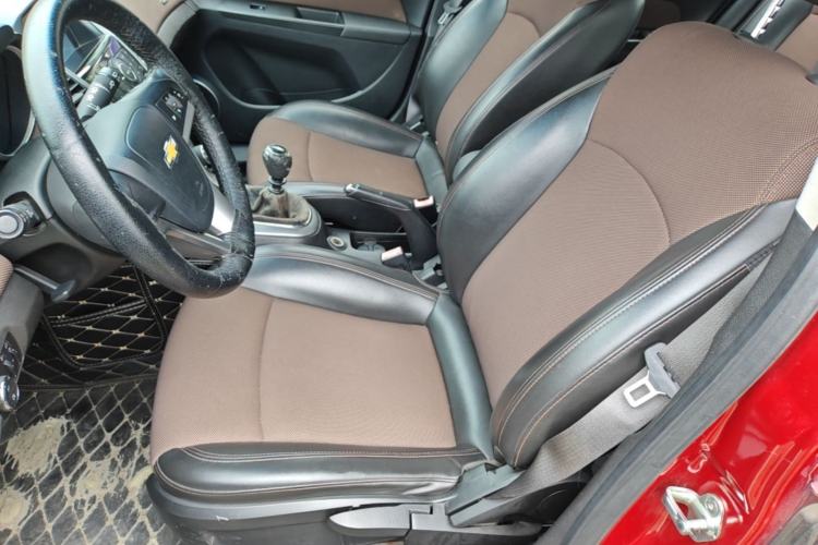Used Chevrolet Cruze 2013 Hatchback 1.6L Manual Luxury Model Left Front Seat