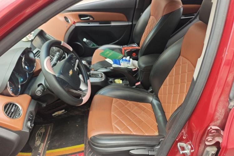 Used Chevrolet Cruze 2013 Hatchback 1.6T Automatic Flagship Model Left Front Seat