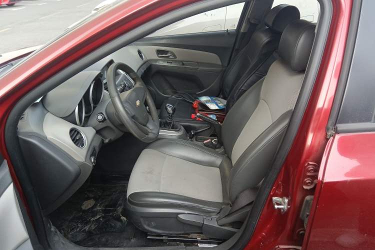 Used Chevrolet Cruze 2013 1.6L SL Sunroof Edition MT Left Front Seat