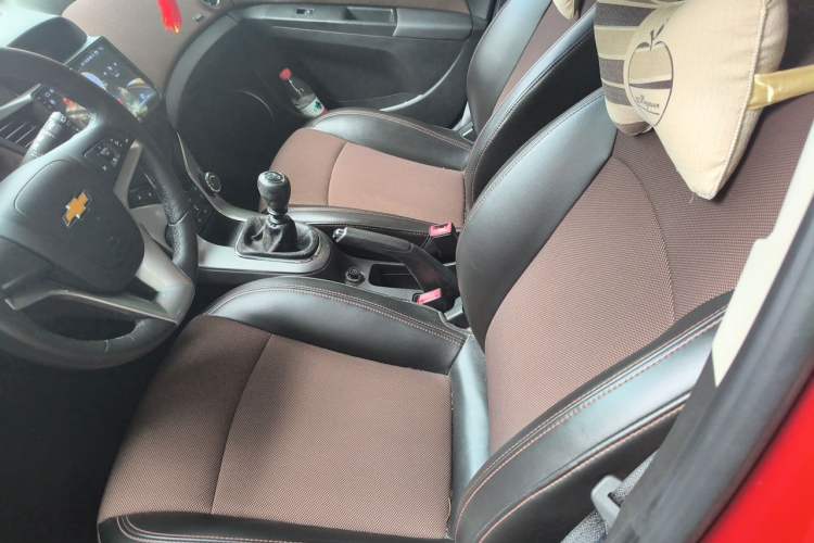 Used Chevrolet Cruze 2013 Hatchback 1.6L Manual Luxury Model Left Front Seat
