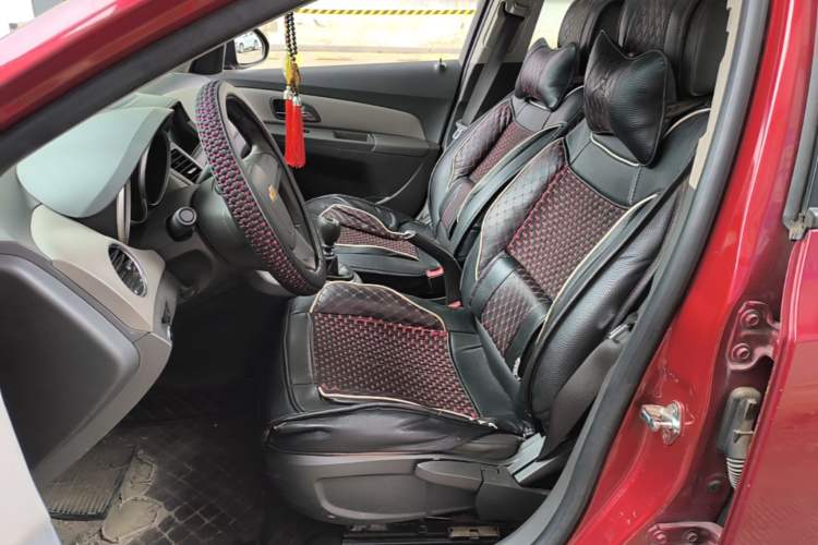Used Chevrolet Cruze 2013 1.6L SL Sunroof Edition MT Left Front Seat