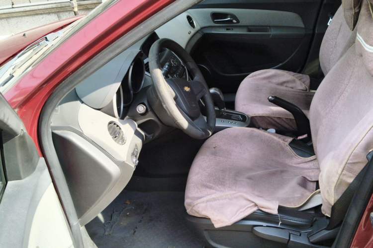 Used Chevrolet Cruze 2013 Hatchback 1.6L Automatic Luxury Model Left Front Seat