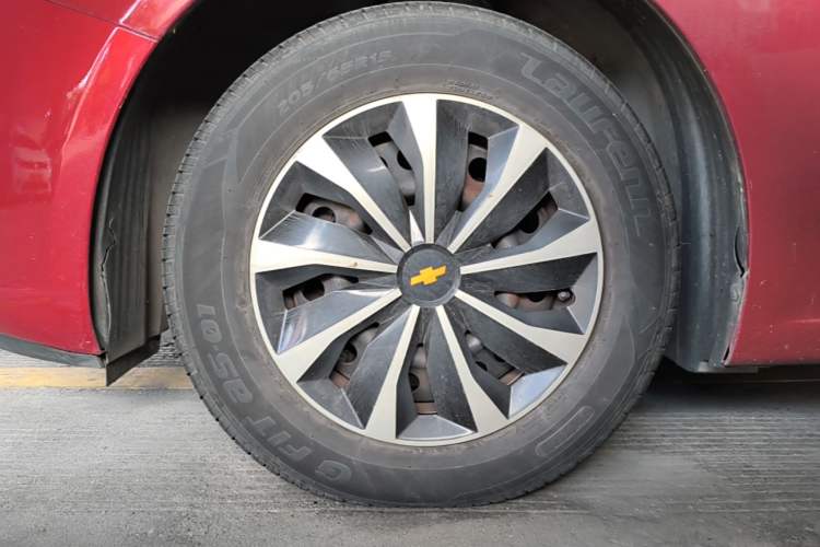 Used Chevrolet Cruze 2013 1.6L SL Grand Edition Automatic Left Front Wheel Hub