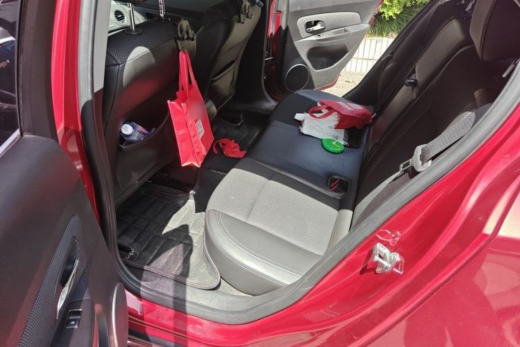 Used Chevrolet Cruze 2013 Hatchback 1.6T Automatic Flagship Model Left Rear Seat