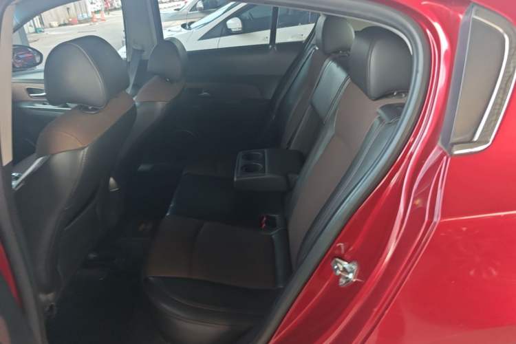 Used Chevrolet Cruze 2013 Hatchback 1.6L Automatic Luxury Model Left Rear Seat