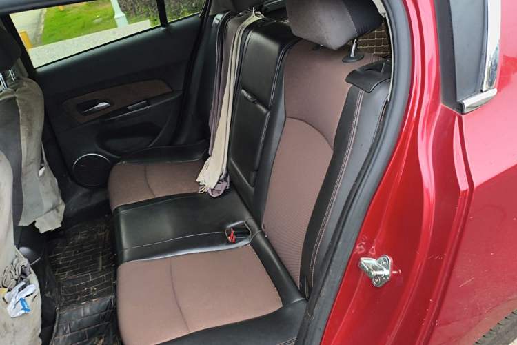 Used Chevrolet Cruze 2013 Hatchback 1.6L Manual Luxury Model Left Rear Seat