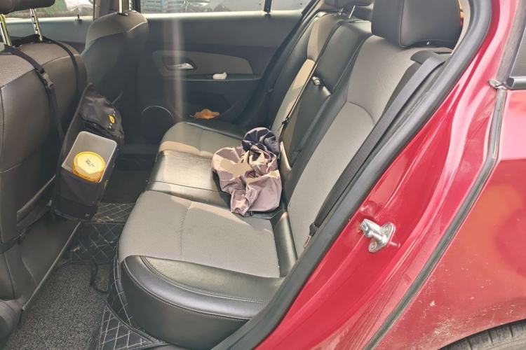 Used Chevrolet Cruze 2013 1.6L SE AT Left Rear Seat
