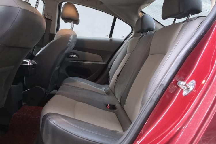 Used Chevrolet Cruze 2013 1.6L SL Sunroof Edition MT Left Rear Seat