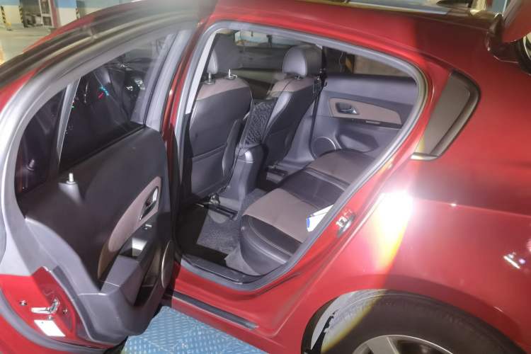 Used Chevrolet Cruze 2013 Hatchback 1.6L Automatic Luxury Model Left Rear Seat
