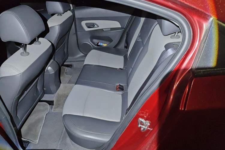Used Chevrolet Cruze 2013 1.6L SE AT Left Rear Seat
