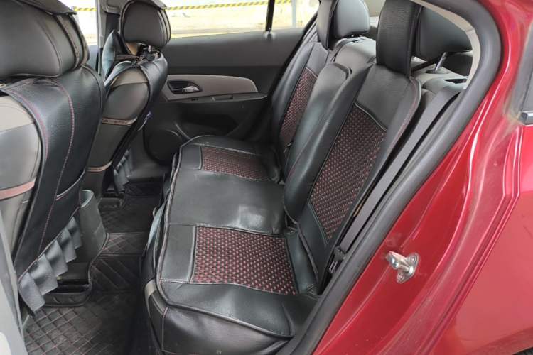 Used Chevrolet Cruze 2013 1.6L SL Sunroof Edition MT Left Rear Seat