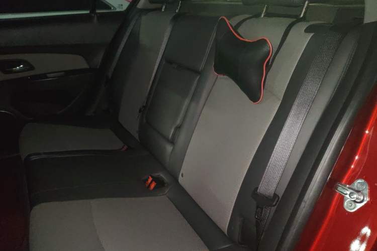 Used Chevrolet Cruze 2013 1.6L SE AT Left Rear Seat