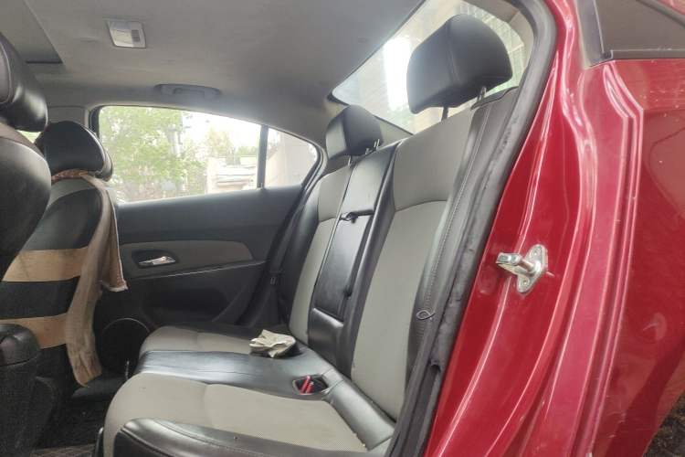 Used Chevrolet Cruze 2013 1.6L SE MT Left Rear Seat