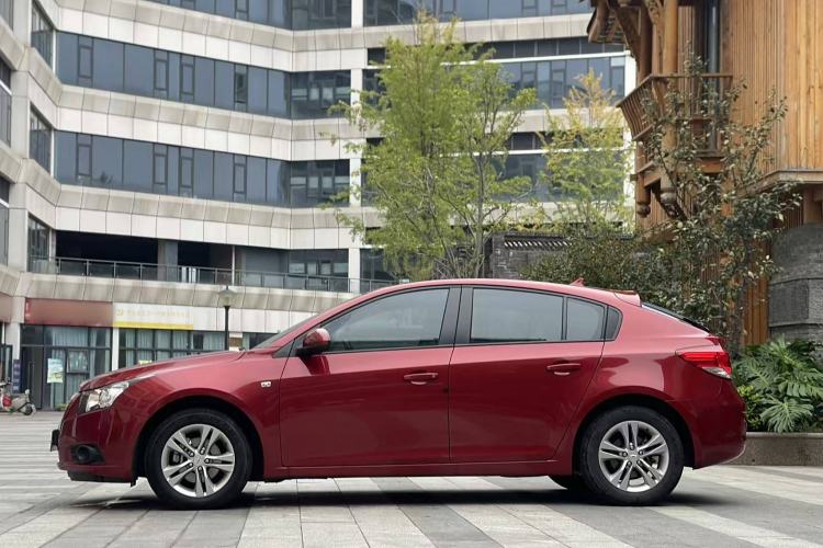 Used Chevrolet Cruze 2013 Hatchback 1.6L Automatic Luxury Model Left Side