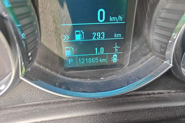 Used Chevrolet Cruze 2013 Hatchback 1.6T Automatic Flagship Model Odometer Close Up