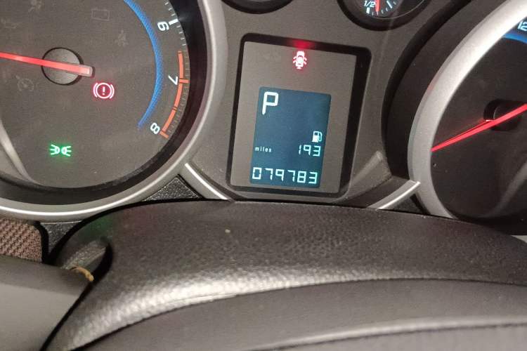 Used Chevrolet Cruze 2013 Hatchback 1.6L Automatic Luxury Model Odometer Close Up