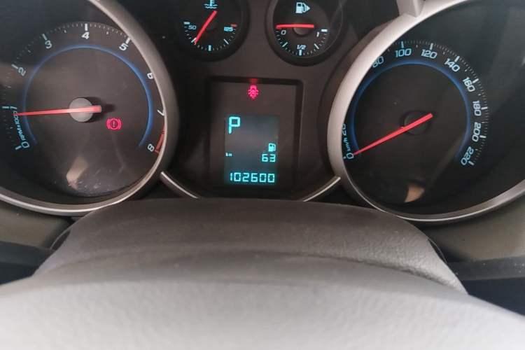 Used Chevrolet Cruze 2013 1.6L SL Grand Edition Automatic Odometer Close Up
