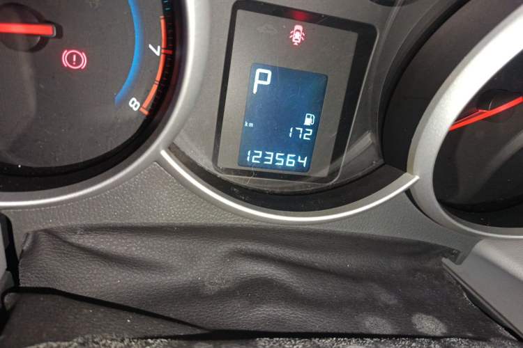Used Chevrolet Cruze 2013 1.6L SL Grand Edition Automatic Odometer Close Up