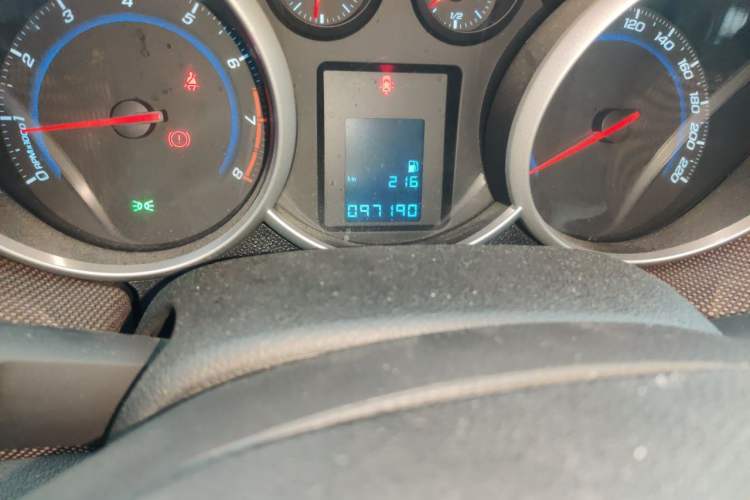 Used Chevrolet Cruze 2013 Hatchback 1.6L Manual Luxury Model Odometer Close Up
