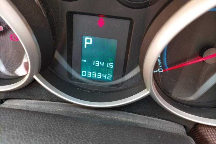 Used Chevrolet Cruze 2013 Hatchback 1.6L Automatic Luxury Model Odometer Close Up