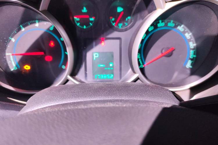 Used Chevrolet Cruze 2013 1.6L SL Grand Edition Automatic Odometer Close Up